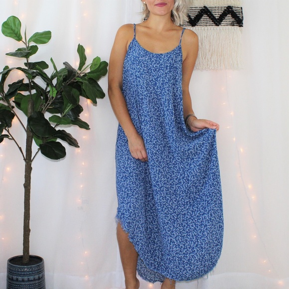 Universal Thread Dresses & Skirts - Universal Thread Blue Floral Midi Dress Raw Hem